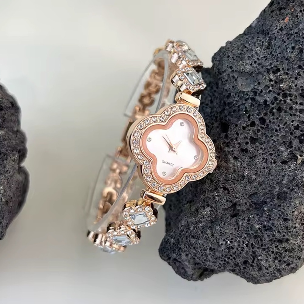 Alhambra White Clover Luxury Crystal Bracelet Watch - Picture 4 of 7